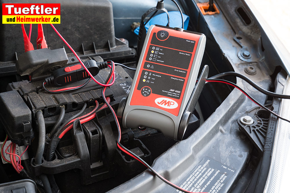 Auto-Batterie-Ladegerät, 12V und 24V Smart vollautomatisches  Batterieladegerät mit Temperaturkompensation für Auto LKW Motorrad Marine  Bleisäure Batteri